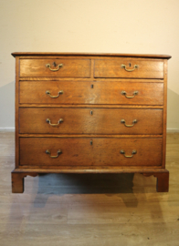Antieke Engelse commode, 18e eeuw