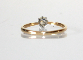 Antieke gouden solitairring met oudslijpsel diamant