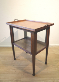 Antiek theekastje met dienblad