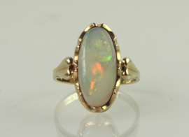 Vintage 14 gouden ring met prachtige grote opaal
