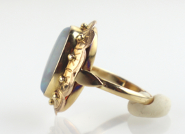 Antieke gouden ring met opaal