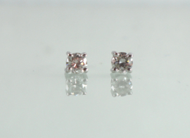 Witgouden solitair oorknoppen 18 karaat met diamant