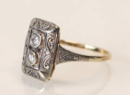 Mooi opengewerkte Art Deco gouden ring met diamanten