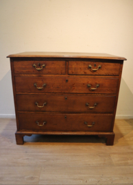 Antieke Engelse commode, 18e eeuw