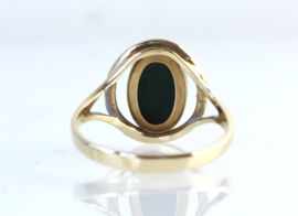 Gouden ring met cabochon malachiet