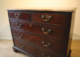 Antieke Engelse commode, 18e eeuw