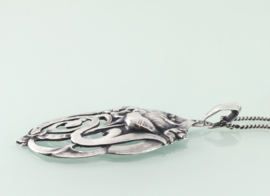 Grote zilveren Jugendstil hanger roos aan collier