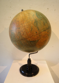 Antieke globe, ca 1935