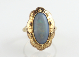 Antieke gouden ring met opaal