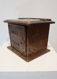 Antiek kerfsnede stoofje, 1866