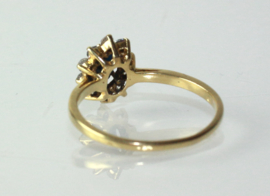 Klassieke gouden ring met saffier en briljant