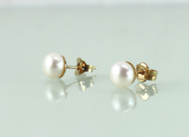 Oorknoppen 18k goud bouton parel 5,8 mm