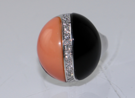 Art Deco ring met onyx, koraal en diamant