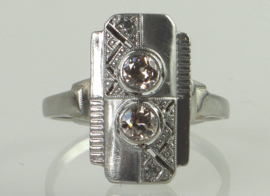 Antieke witgouden Art Deco ring met twee oudslijpel diamanten