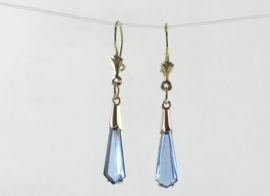 Antieke gouden oorbellen met blauwe steen