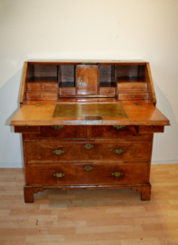 Antieke Engelse secretaire met leder schrijfblad