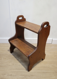 Antiek bibliotheektrapje