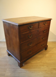Antieke Engelse commode, 18e eeuw