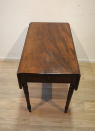 Antieke Pembroketafel, sidetable.
