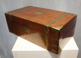 Antieke Engelse schrijfkist met geheime vakjes