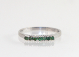 Witgouden ring met smaragd, rijring
