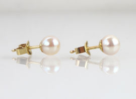 Vintage gouden oorknoppen met crème roze parel