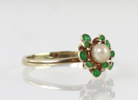 Gouden ring met parel en groen emaille