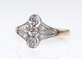 Elegante antieke opengewerkte gouden Art Deco ring met diamanten