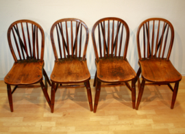 Set van vier antieke Windsorstoelen 19e eeuw