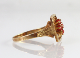 18 karaat gouden ring met bloedkoraal