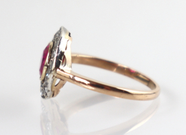 Antieke roségouden ring met robijn en diamantjes
