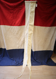 Grote oude Nederlandse vlag met wimpels