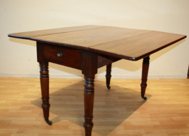 Antieke Engelse Pembroketafel