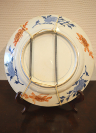 Drie antieke Imari porseleinen borden