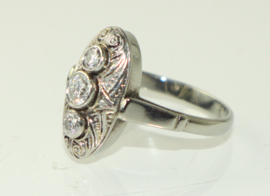 Antieke Art Deco witgouden ring met drie briljant geslepen diamanten