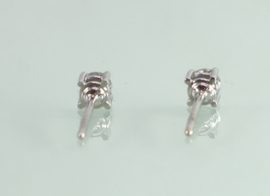 Witgouden solitair oorknoppen 18 karaat met diamant