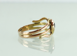 Antieke gouden ring slangen diamant saffier