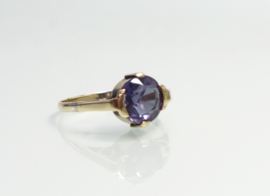Art Deco gouden ring kleur veranderende saffier