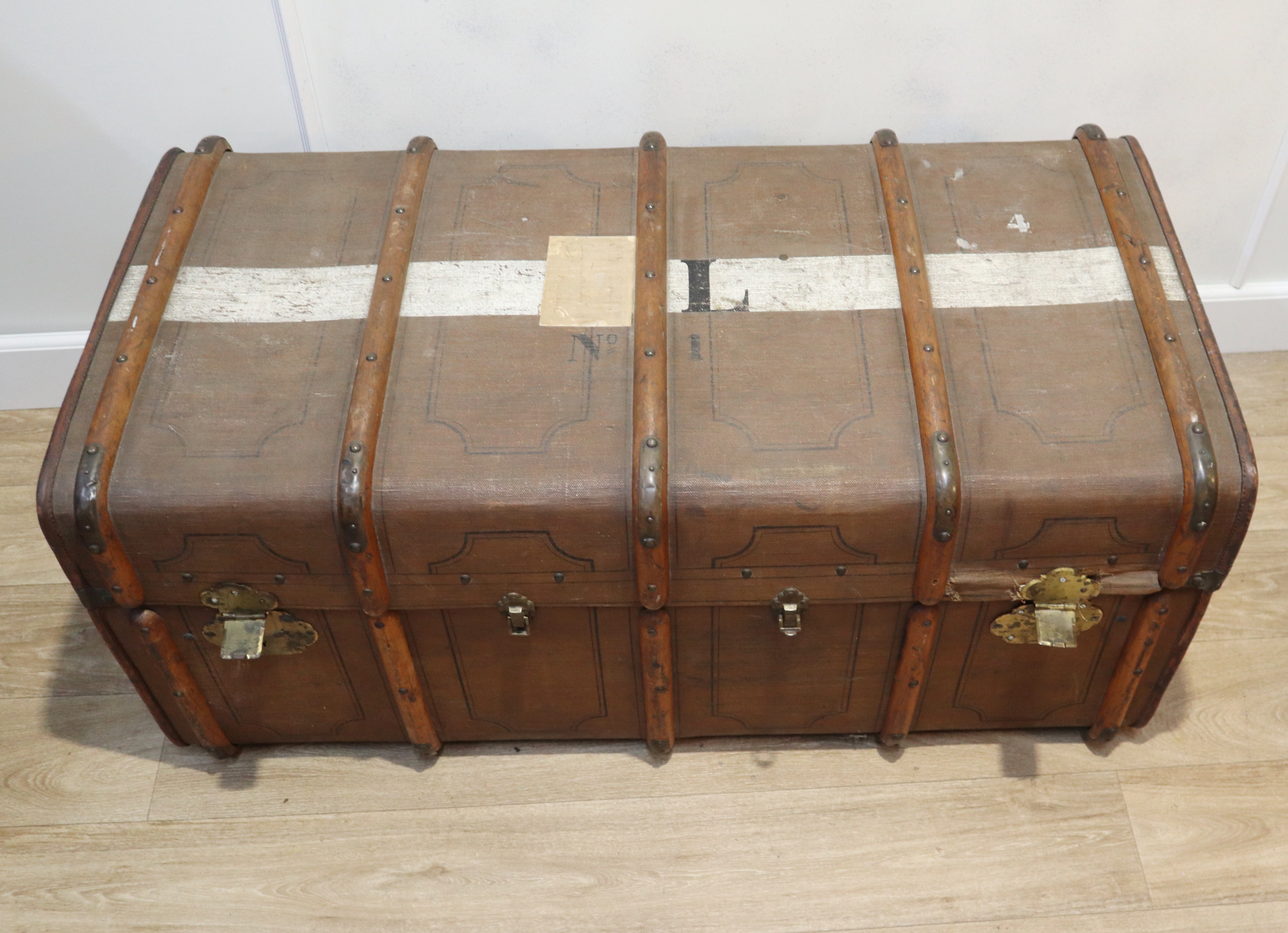 Grote antieke hutkoffer