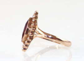 Antieke gouden ring met robijn en zaadparels