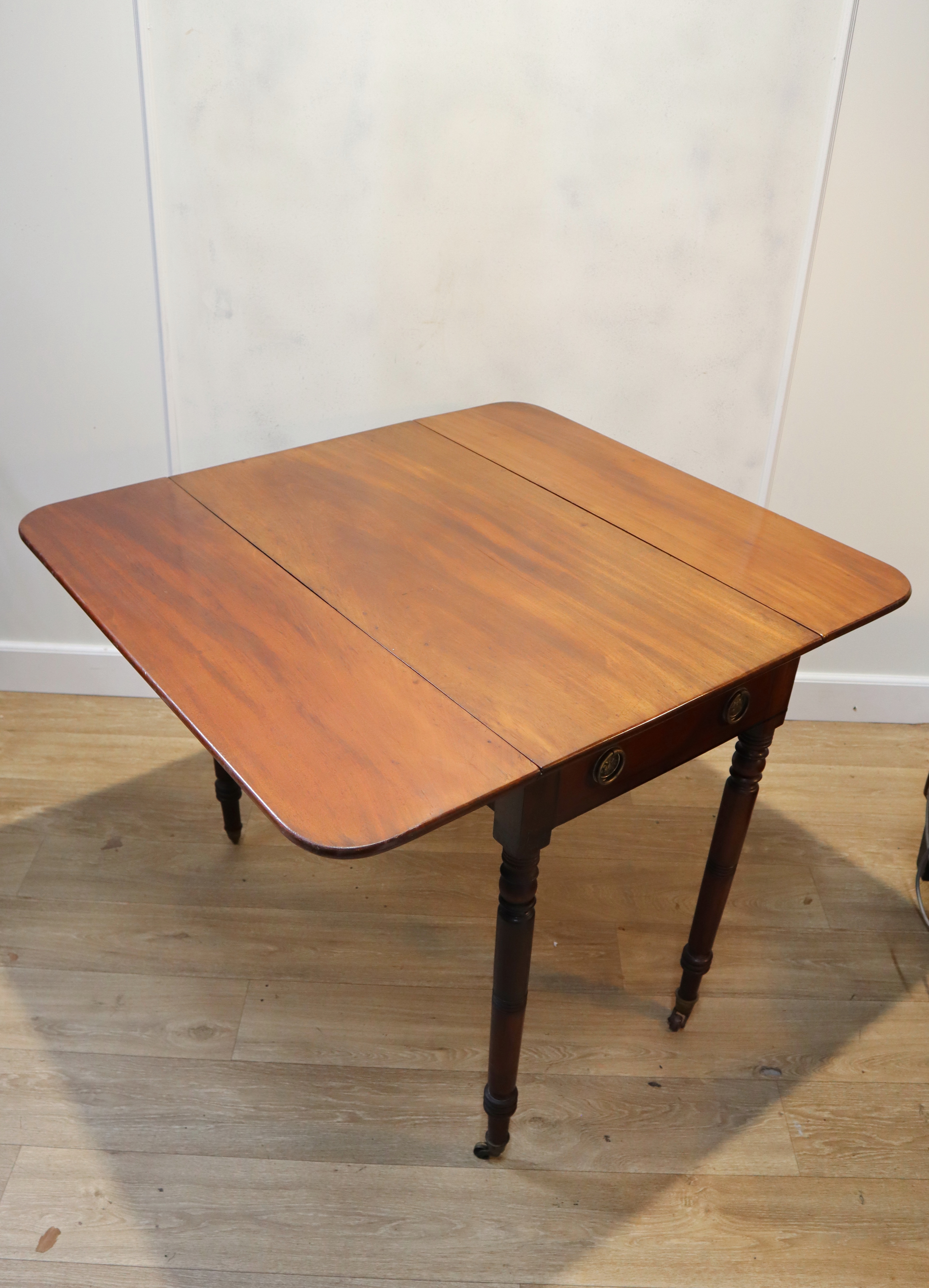 Antieke Engelse Pembroketafel, sidetable.