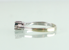 Witgouden ring met groenblauwe saffier en diamant