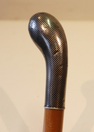 Antieke wandelstok met zilveren heft