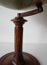Antieke globe, ca. 1925