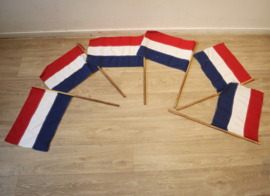 Grote oude Nederlandse vlag met wimpels