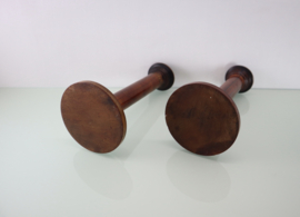 Set antieke houten kandelaars