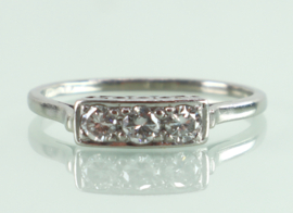 Vintage witgouden ring rijring met drie briljanten