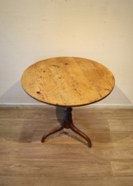 Antieke Engelse tilttoptafel