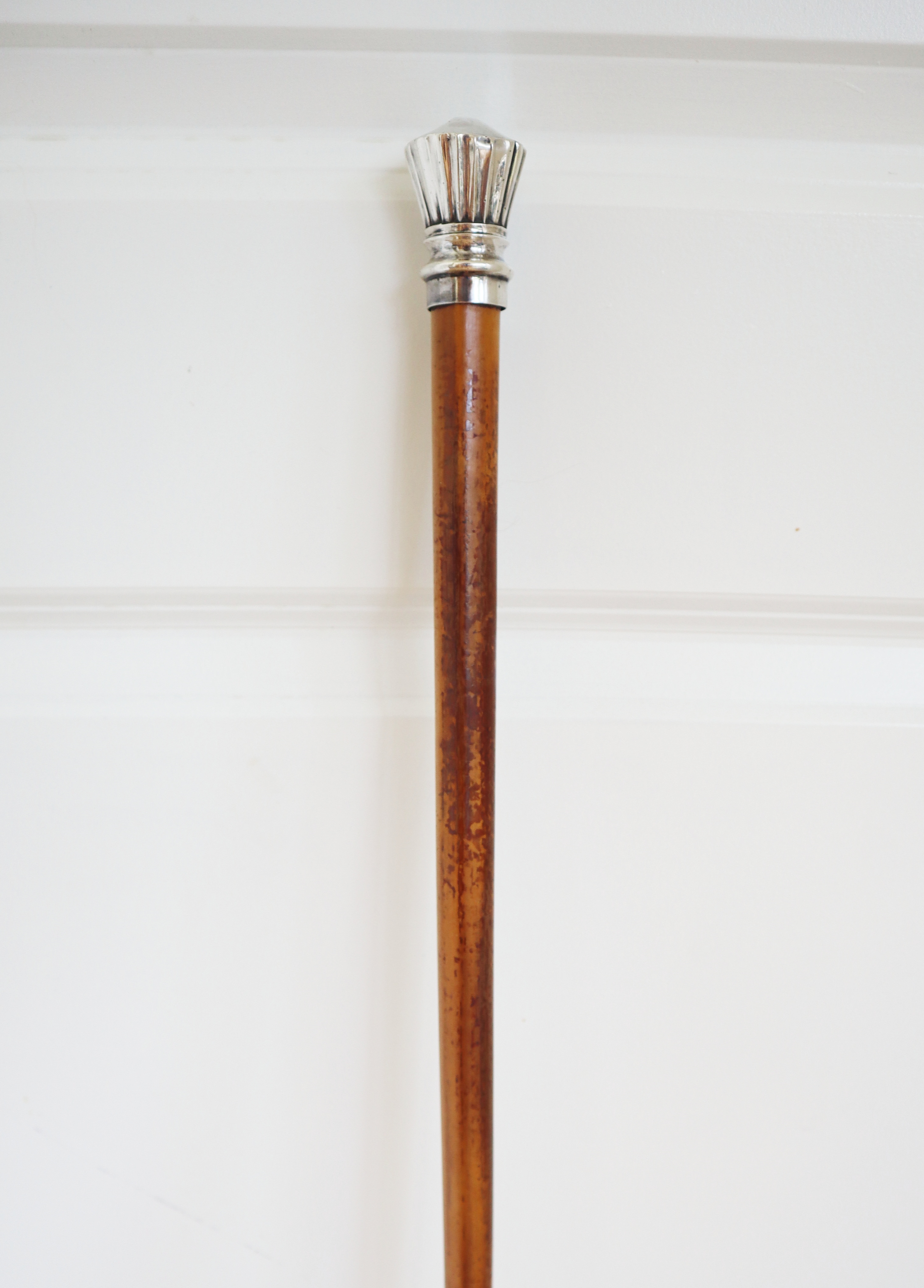 Antieke wandelstok met zilveren knop