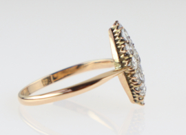 Antieke 18 karaat gouden ring, markiesring, met diamanten